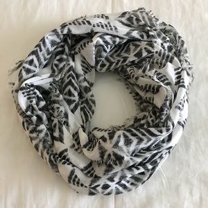 American Eagle 🦅 Infinity scarf Aztec print